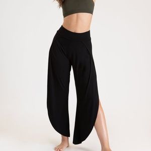 Jala Bhakti Black flown pants women’s Medium